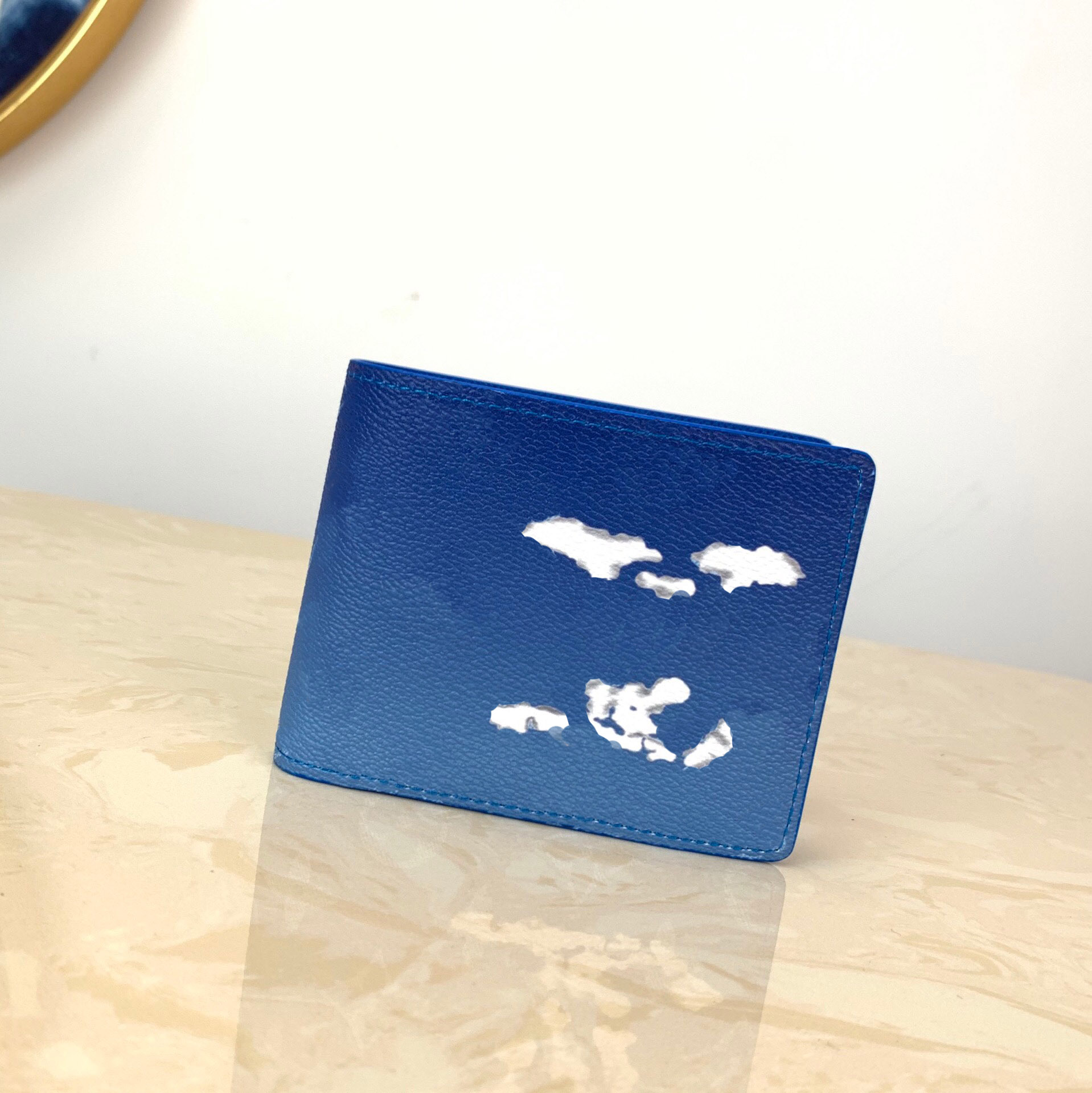 best quality blue sky white cloud leather mens card holder with box luxurys designers wallet womens wallet purse credit card holder M60895, Red;black
best quality blue sky white cloud leather mens card holder with box luxurys designers wallet womens wallet purse credit card holder M60895, Red;black