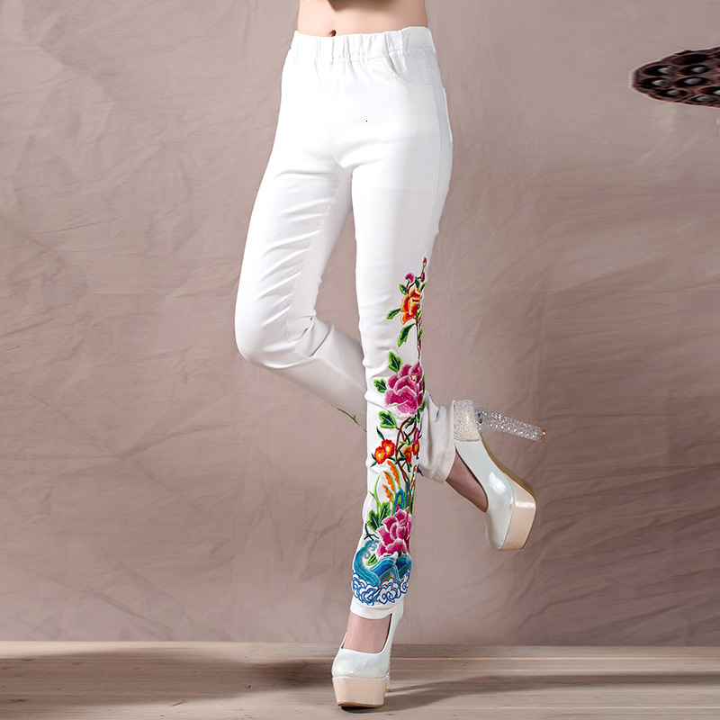 2021new middle-aged summer women's leggings elastic waist pants embroidered ethnic flower mgaf, Black;white
2021new middle-aged summer women's leggings elastic waist pants embroidered ethnic flower mgaf, Black;white
