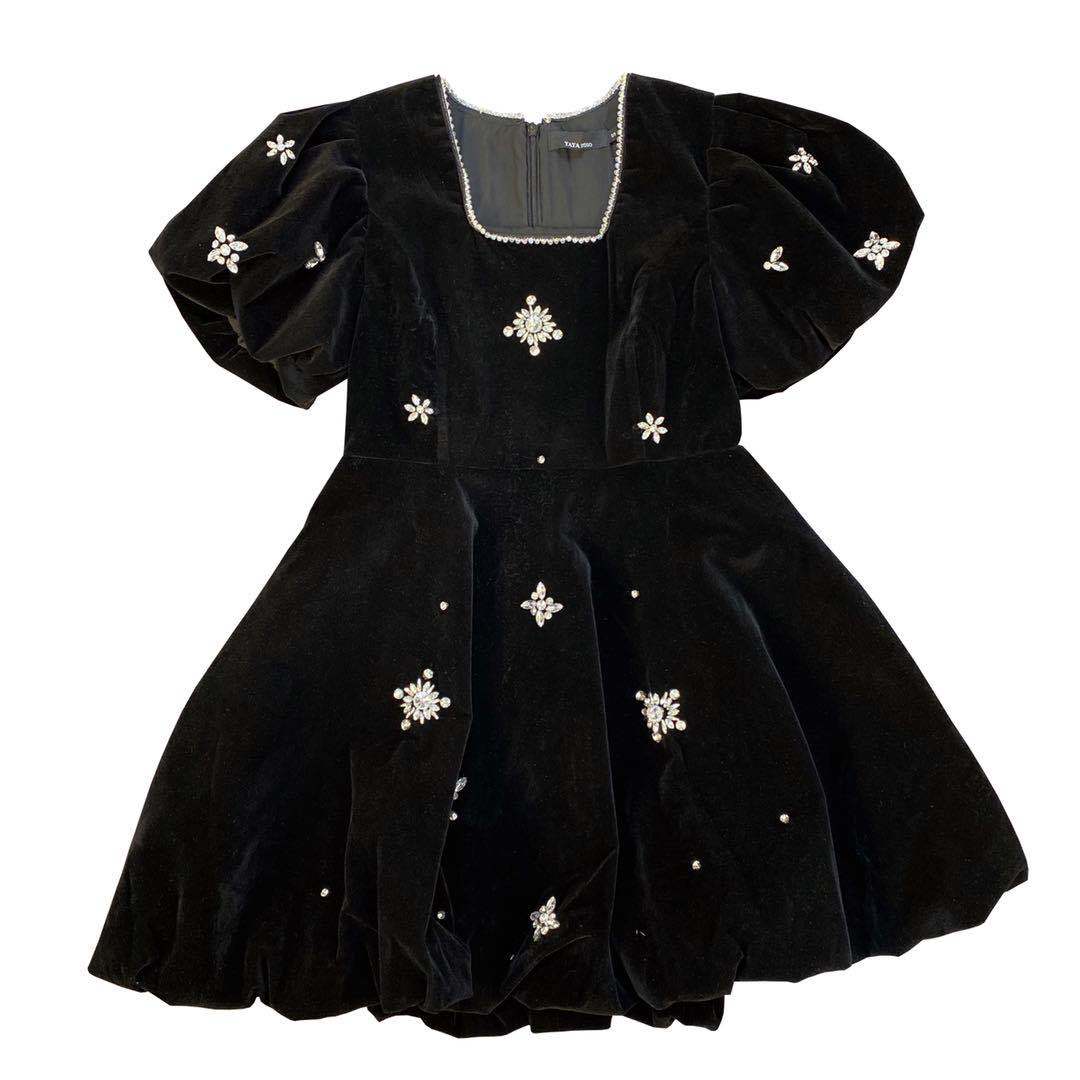 DEAT Autumn Winter Short Puff Sleeve Square Collar Beadings Diamonds Decoration High Waist Velvet Mini Dress Women MK540 210303