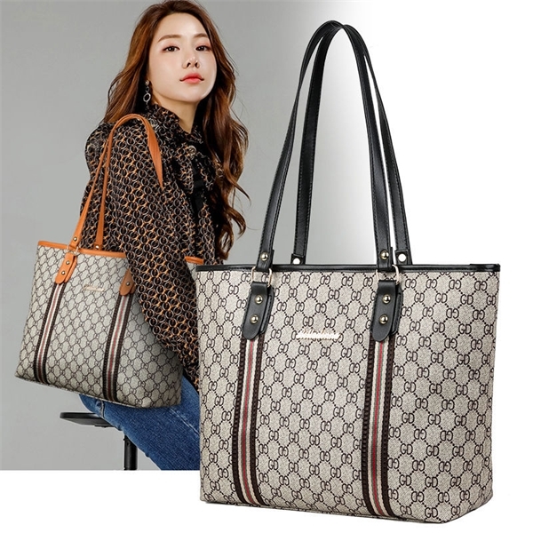 Purse female new women's leather single shoulder large capacity Tote Bag Signature simple big bag, Black small version
Purse female new women's leather single shoulder large capacity Tote Bag Signature simple big bag, Black small version