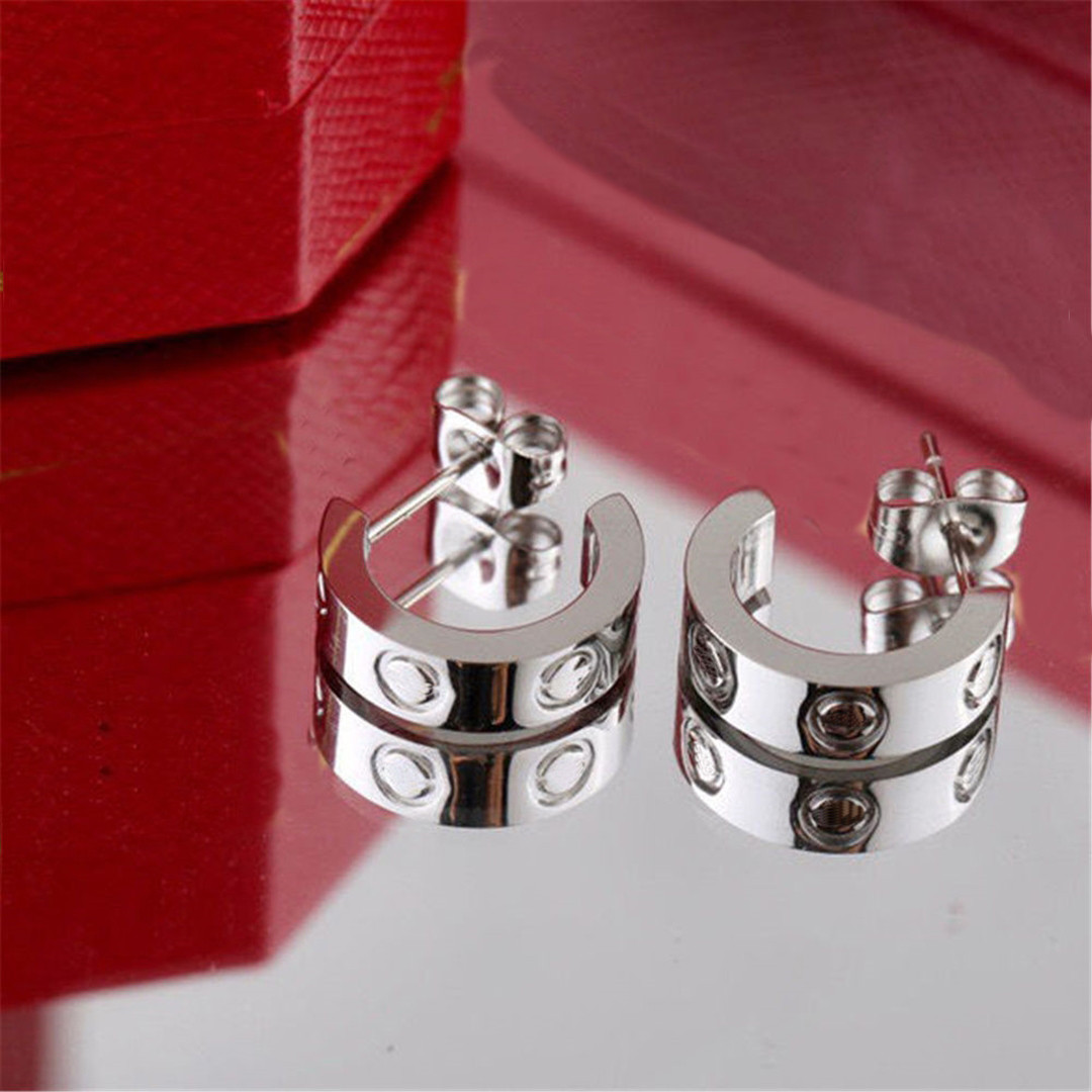 Luxury Stud Earrings Designer Love Earring Cleef Jewelry Gift Party Clover Screw Wedding Van Couple Fashion carti very good 005
Luxury Stud Earrings Designer Love Earring Cleef Jewelry Gift Party Clover Screw Wedding Van Couple Fashion carti very good 005