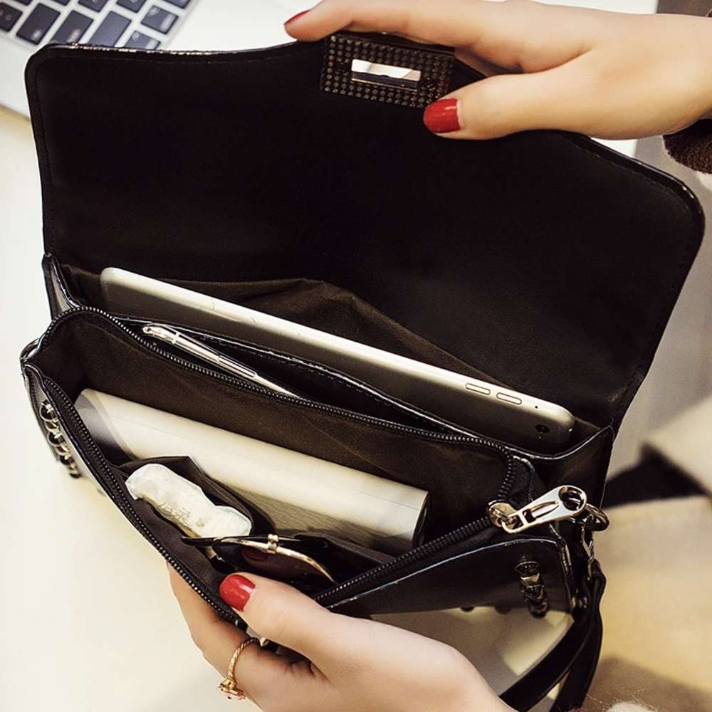 Luxury HBP designer brand leather fashion casual rivet glittering women's messenger chain shoulder clutch new bag, Grey
Luxury HBP designer brand leather fashion casual rivet glittering women's messenger chain shoulder clutch new bag, Grey
