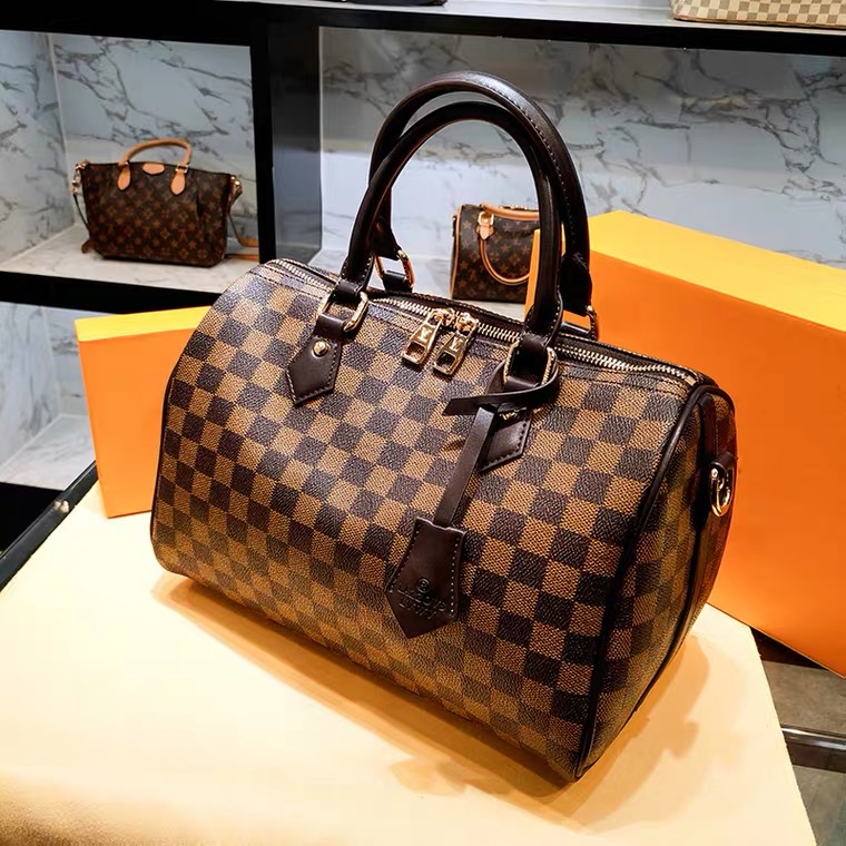 Luxury Women Tote Bag 2021 New European and American Fashion Soft Leather Boston Lattice Pillow Bag
Luxury Women Tote Bag 2021 New European and American Fashion Soft Leather Boston Lattice Pillow Bag
