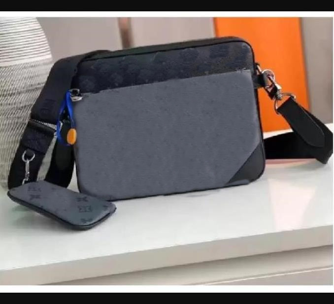 V-27 Handbags Men Leather TRIO Messenger Bags Luxury Shoulder Bag Make up Bag Designer Handbag Tote Man's bag GGLVLouis
Vitton YSL
VUTTON, Desiccant
V-27 Handbags Men Leather TRIO Messenger Bags Luxury Shoulder Bag Make up Bag Designer Handbag Tote Man's bag GGLVLouis
Vitton YSL
VUTTON, Desiccant