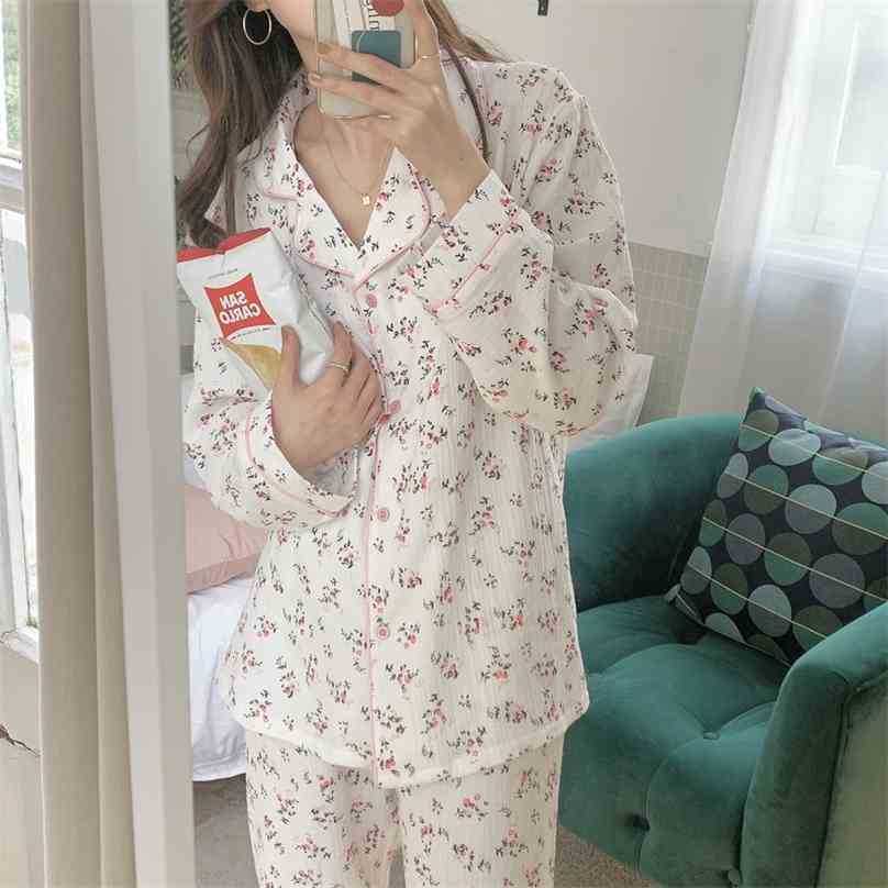 Women Vintage Floral Printing Fashion Cardigans Gentle Casual High Quality Loose All Match Femme Pajamas Sets 210525, Photo color
Women Vintage Floral Printing Fashion Cardigans Gentle Casual High Quality Loose All Match Femme Pajamas Sets 210525, Photo color