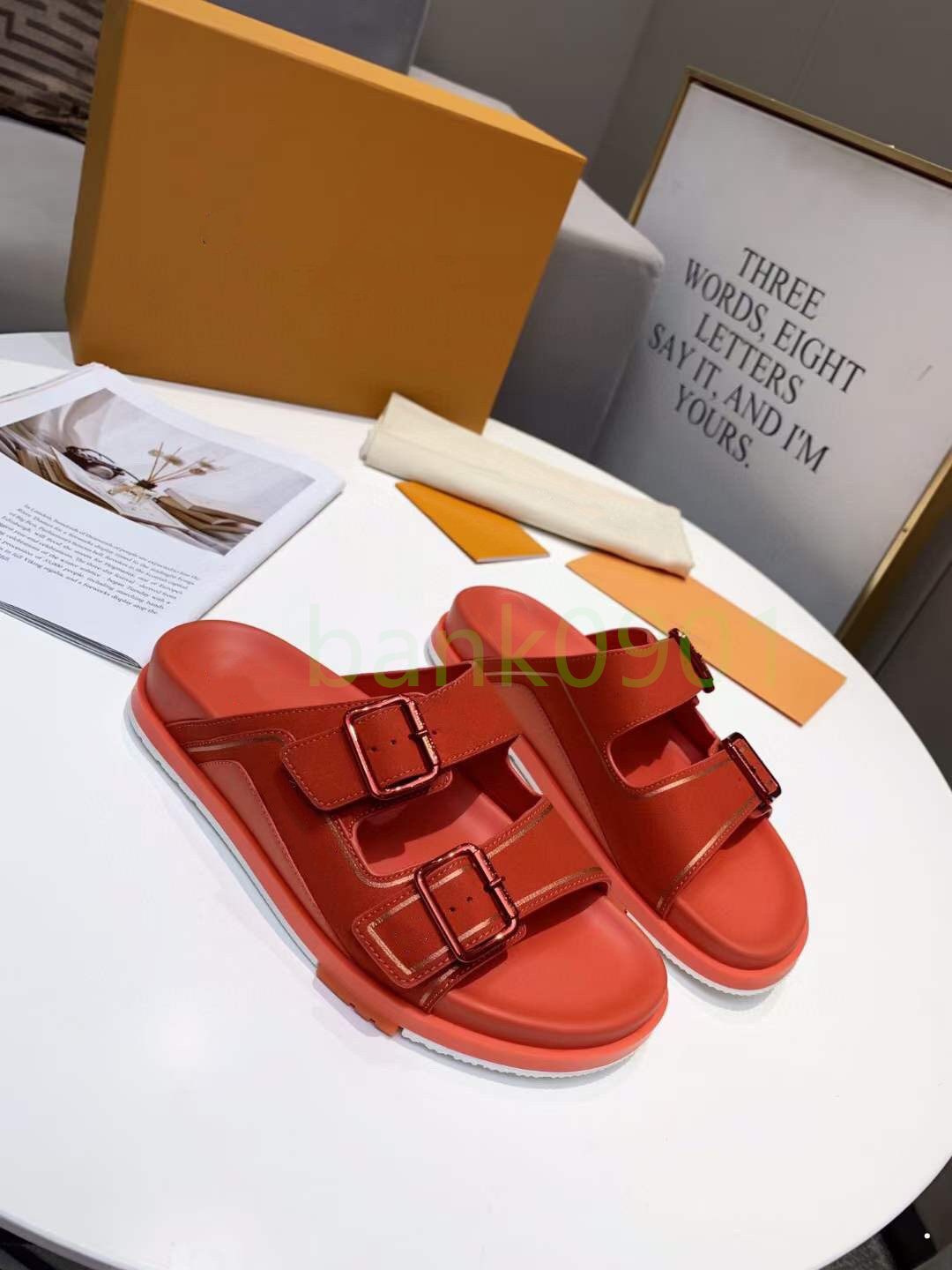Designer luxury woman Slipper men comfort Slides Minimalist Summer Lady Sandal shoes Fashion Royal Versatile Sandals With Box Dust Bag4 size 35-46
Designer luxury woman Slipper men comfort Slides Minimalist Summer Lady Sandal shoes Fashion Royal Versatile Sandals With Box Dust Bag4 size 35-46