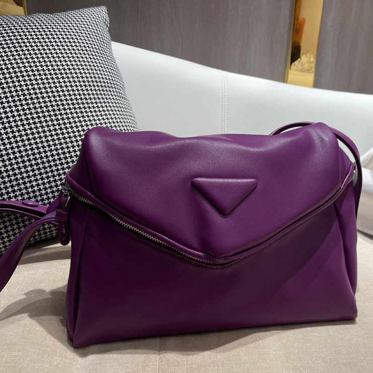 2021 Designer Messenger bag shoulder bags handbags High quality Cross body bag decoration Tarpaulin 32cm, Make up the difference
2021 Designer Messenger bag shoulder bags handbags High quality Cross body bag decoration Tarpaulin 32cm, Make up the difference