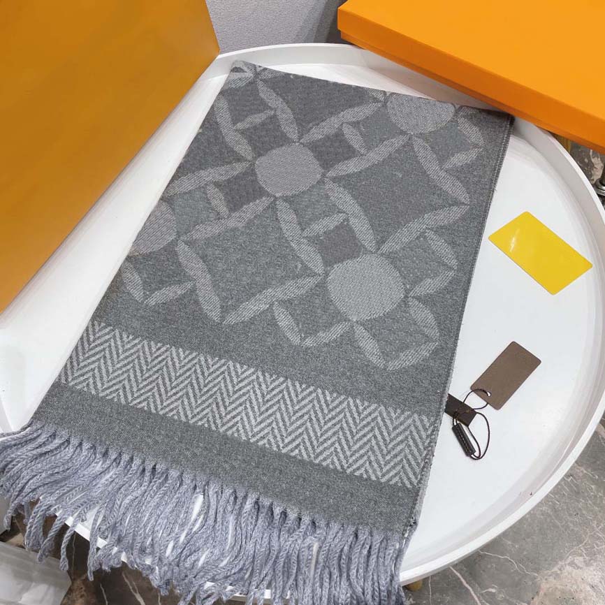 Designer scarf L autumn winter shawl knitted long double-sided Bib warm and comfortable for man and women various styles
Designer scarf L autumn winter shawl knitted long double-sided Bib warm and comfortable for man and women various styles