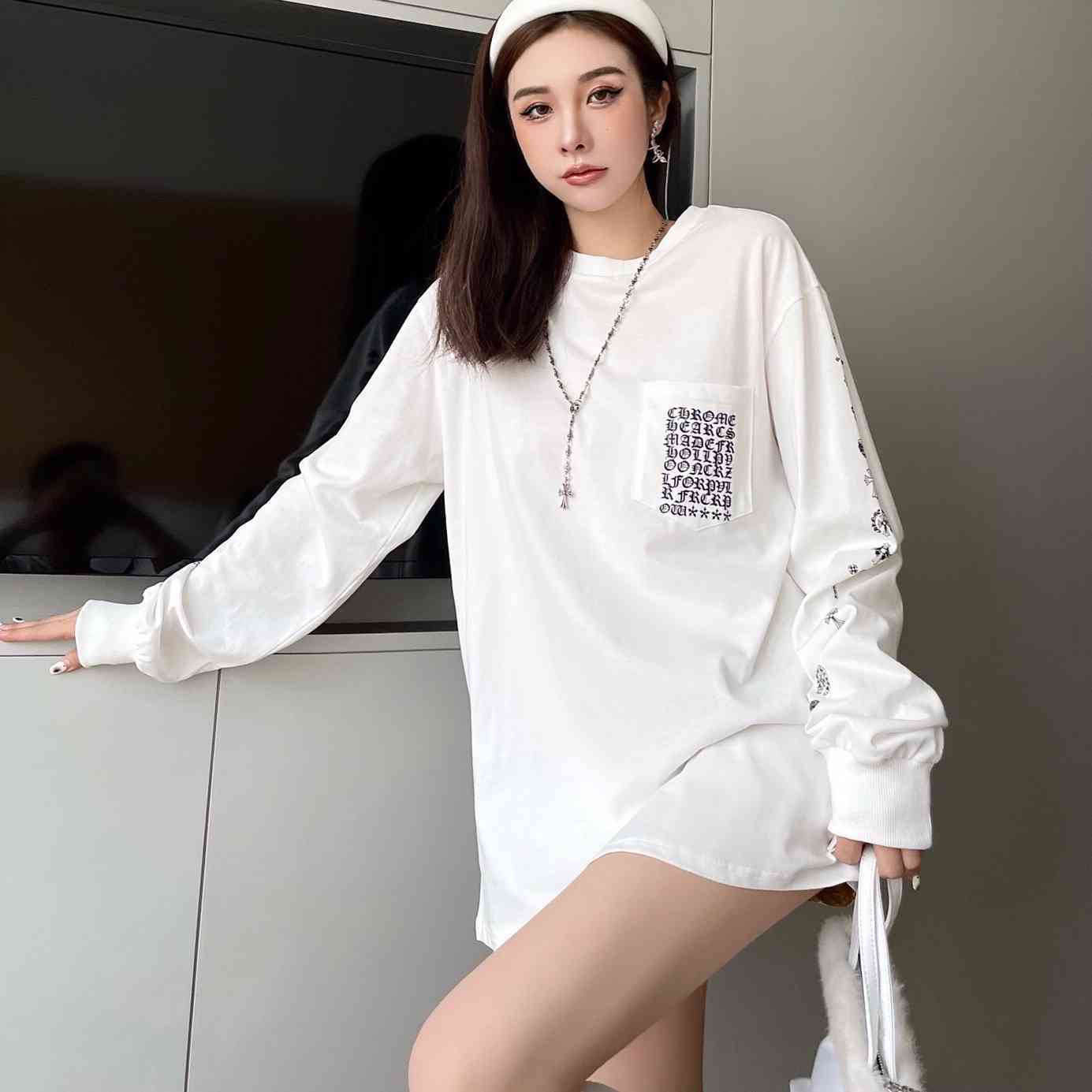 Chrome*hearts 21 New Fashion Trend in Early Autumn Ch Horseshoe Cross Sword Sanskrit Sweater with Long Sleeves for Men and Women Jun, Black
Chrome*hearts 21 New Fashion Trend in Early Autumn Ch Horseshoe Cross Sword Sanskrit Sweater with Long Sleeves for Men and Women Jun, Black