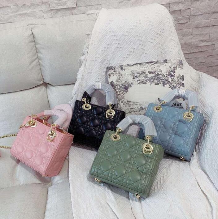 Designer Luxury Handbags Purses Women Genuine Leather with Fabric Cross-Body Saddle bags Shoulder bag Handbag High Quality Bagwith box
Designer Luxury Handbags Purses Women Genuine Leather with Fabric Cross-Body Saddle bags Shoulder bag Handbag High Quality Bagwith box