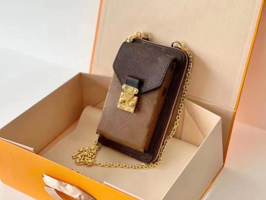 LU03The new lightweight calfskin mobile phone bag is suitable for any type of mobile phone with a stylish cross-slung multifunctional wallet
LU03The new lightweight calfskin mobile phone bag is suitable for any type of mobile phone with a stylish cross-slung multifunctional wallet