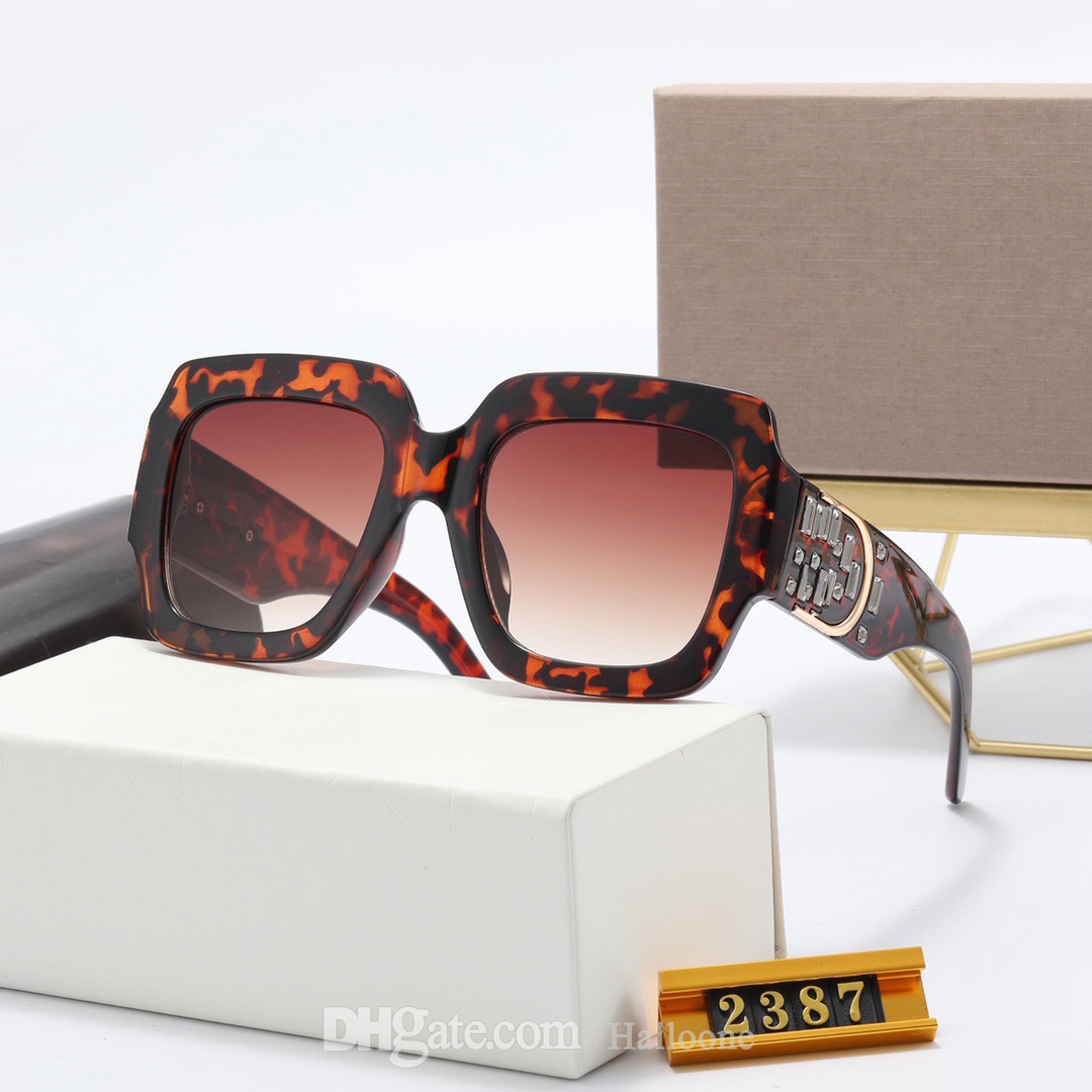 Wholesale 2387 Designer Sunglasses Men Women Luxury Eyeglasses Outdoor Shades PC Frame Fashion Classic Lady Sun glasses Mirrors for Womens
Wholesale 2387 Designer Sunglasses Men Women Luxury Eyeglasses Outdoor Shades PC Frame Fashion Classic Lady Sun glasses Mirrors for Womens