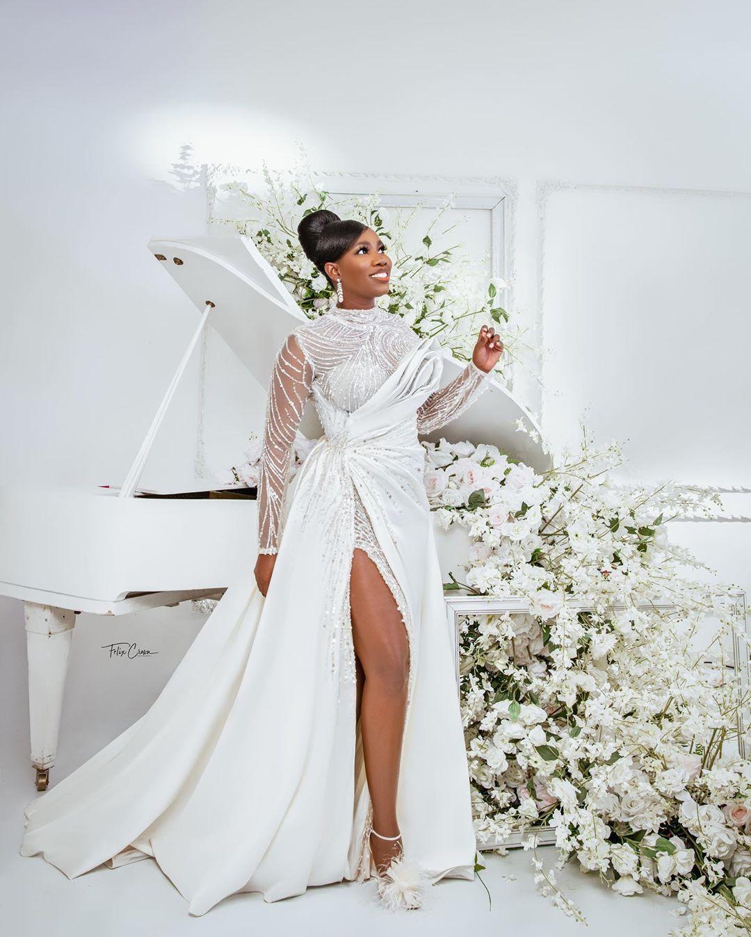 2021 Plus Size Arabic Aso Ebi Sparkly Beaded Sexy Wedding Dresses High Split Bridal Dresses Long Sleeves Satin Wedding Gowns ZJ0533