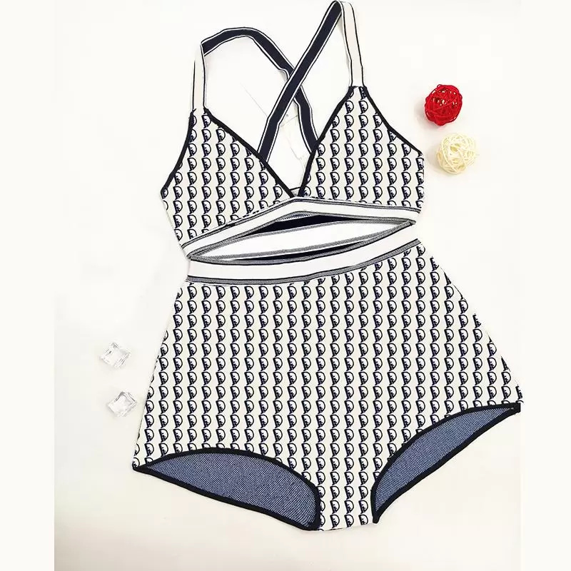 New summer swimsuit women' Beach Resort bikini European and American fashion designer dress pants shirt two-piece split cross belt pants are very elastic, Brown
New summer swimsuit women' Beach Resort bikini European and American fashion designer dress pants shirt two-piece split cross belt pants are very elastic, Brown