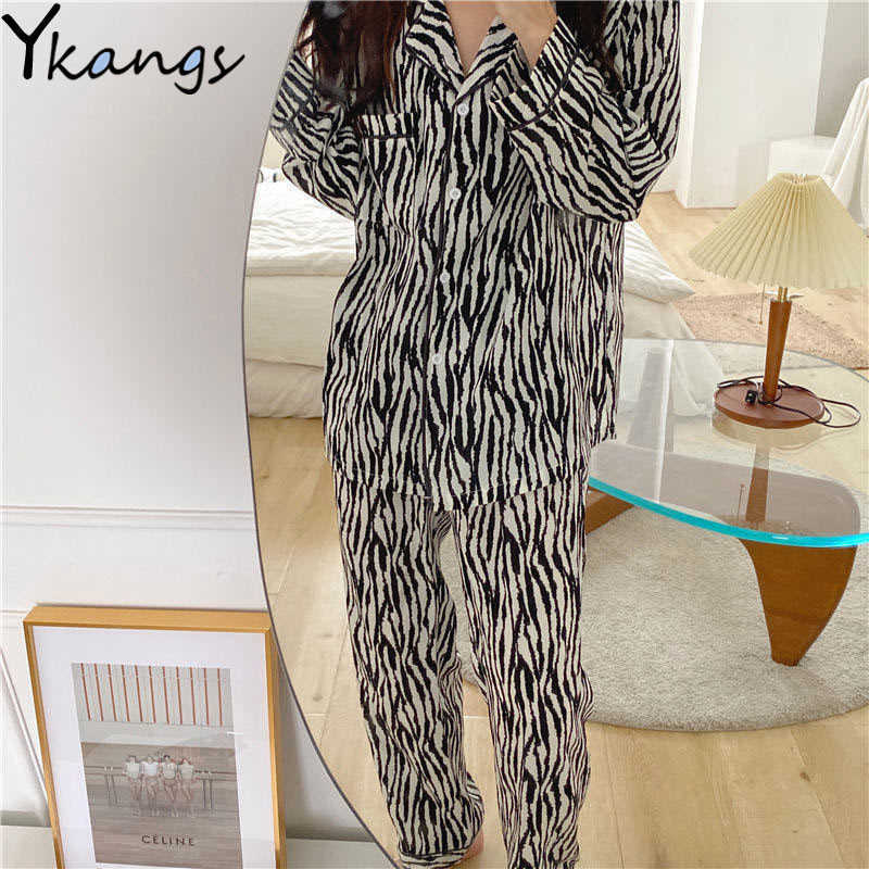 Fashion Zebra Pattern Sleepwear 2PCS Set Home Clothes For Women Full Sleeve Pajamas For Women Pyjama Femme Ete Pijamas Mujer X0612, Gray
Fashion Zebra Pattern Sleepwear 2PCS Set Home Clothes For Women Full Sleeve Pajamas For Women Pyjama Femme Ete Pijamas Mujer X0612, Gray
