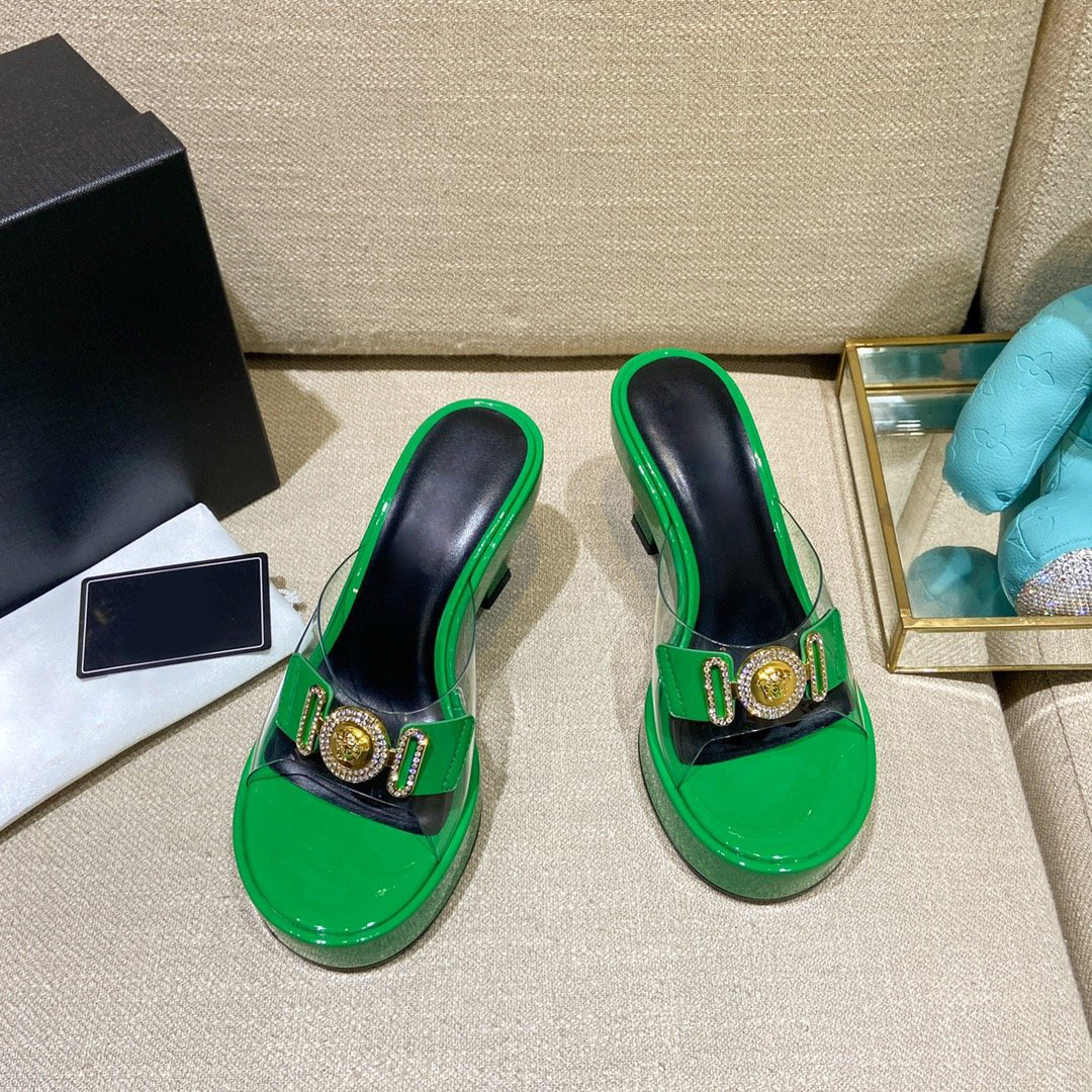Slippers La Medusa Mid-Heel Mules Designer Sandals Women These Mules Are Crafted in Supple Calf Leather trend, Photo color
Slippers La Medusa Mid-Heel Mules Designer Sandals Women These Mules Are Crafted in Supple Calf Leather trend, Photo color