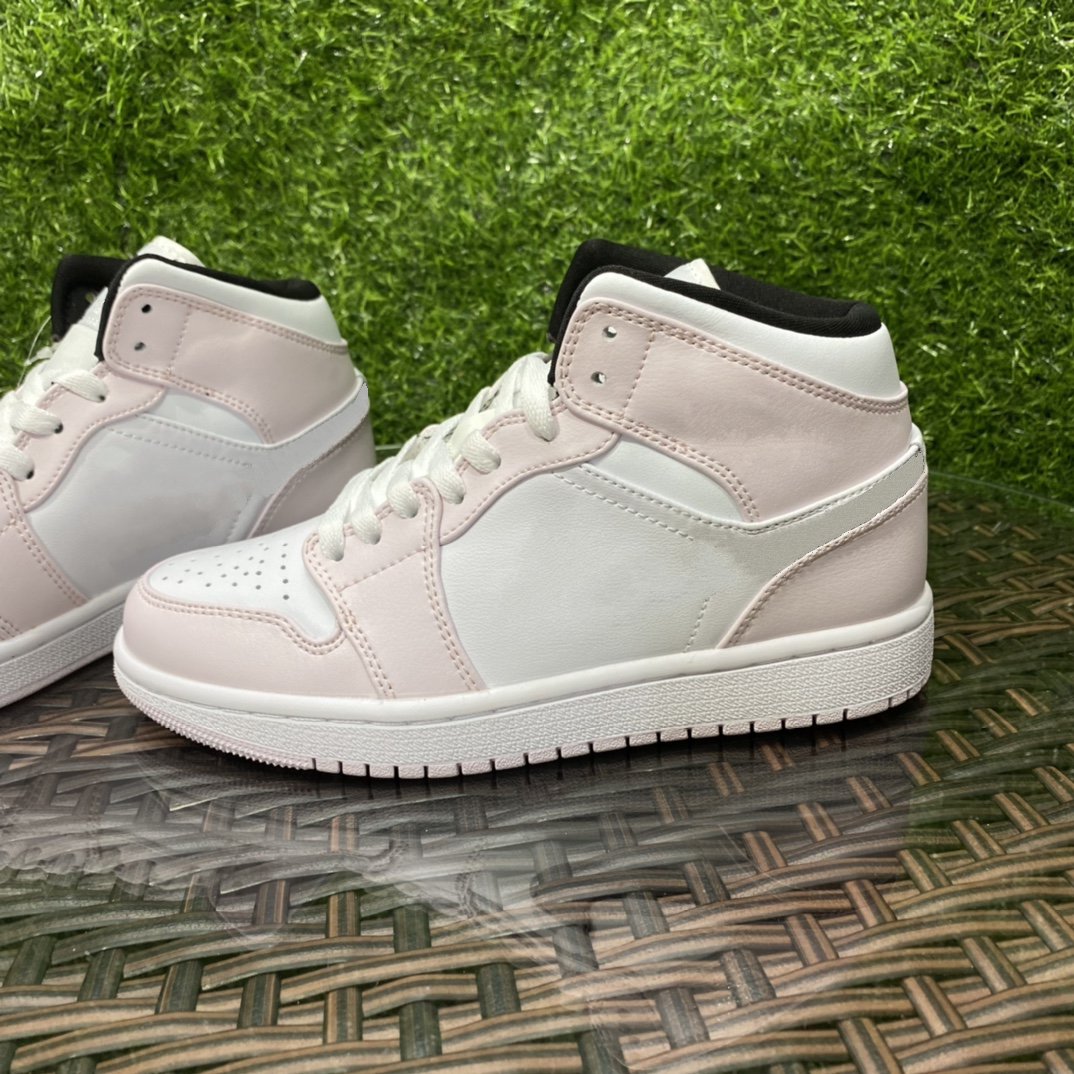 1 Mid WMNS Barely Rose designers sneaker skate shoe White Pink Black Leather Outdoor Mens and Womens Sports Sneakers Trainers Chaussures, 01
1 Mid WMNS Barely Rose designers sneaker skate shoe White Pink Black Leather Outdoor Mens and Womens Sports Sneakers Trainers Chaussures, 01