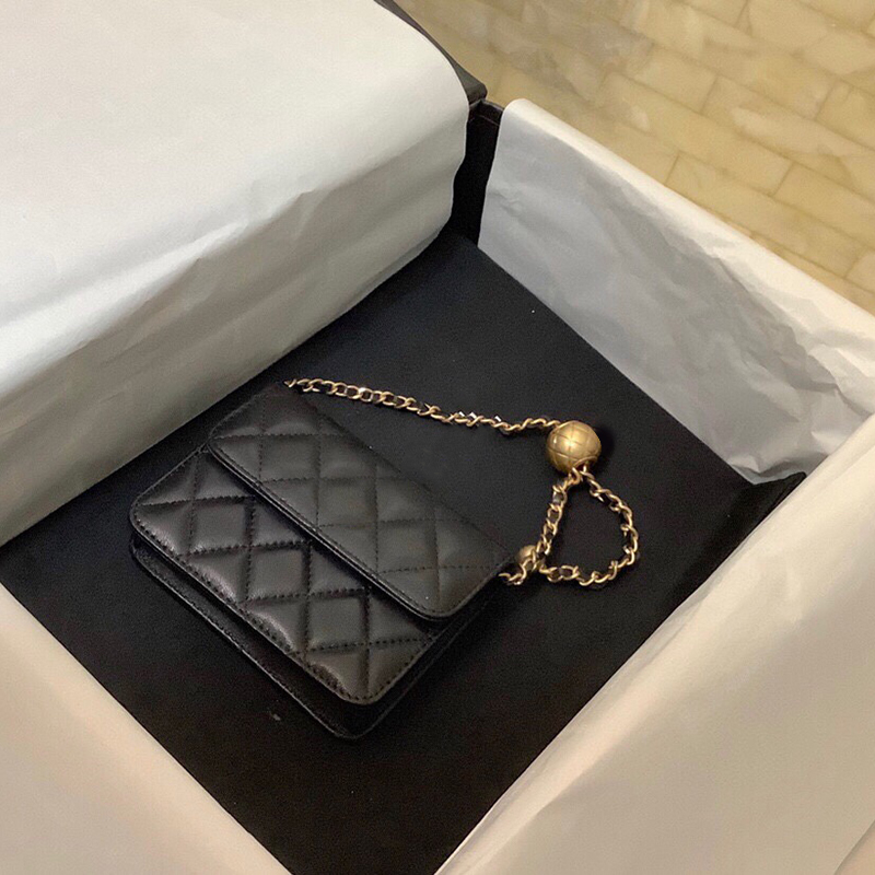 Miniature metal ball bag Small and exquisite 146910 It's too cute Soft and fine sheepskin Can be worn to shoulder One pack is super useful
Miniature metal ball bag Small and exquisite 146910 It's too cute Soft and fine sheepskin Can be worn to shoulder One pack is super useful