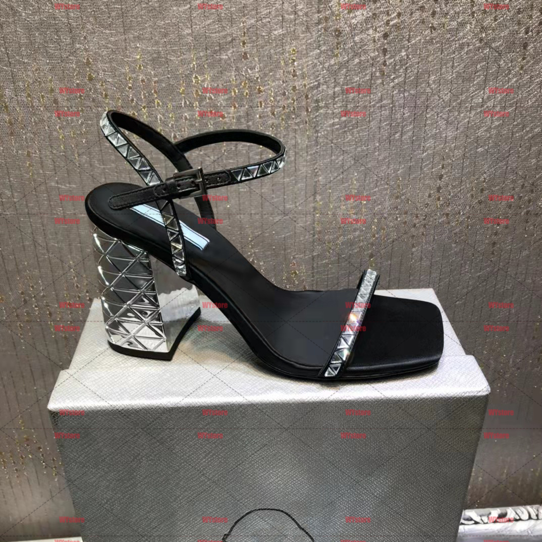 2022 Satin sandals with crystals high-heeled sandals engraved motif decorating the metallic heel Slippers Loafers Muller shoes Upper with heat-sealed Size 35-40, Customize style
2022 Satin sandals with crystals high-heeled sandals engraved motif decorating the metallic heel Slippers Loafers Muller shoes Upper with heat-sealed Size 35-40, Customize style