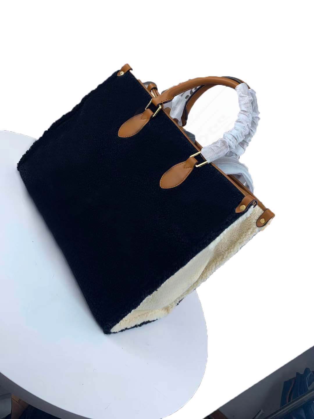 Classic Ladies Handbags Designer Day Velvet Handbag Crossbody bag Shoulder Bags Fashion and Luxury High-quality Cashmere Leather Large-capacity shopping MM44571, White#44571
Classic Ladies Handbags Designer Day Velvet Handbag Crossbody bag Shoulder Bags Fashion and Luxury High-quality Cashmere Leather Large-capacity shopping MM44571, White#44571