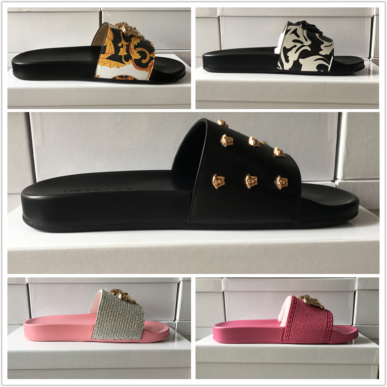 Designer woman Slippers men slipper Gear bottoms Flip Flops women luxury sandals fashion causal size 35-45 with box, Black
Designer woman Slippers men slipper Gear bottoms Flip Flops women luxury sandals fashion causal size 35-45 with box, Black