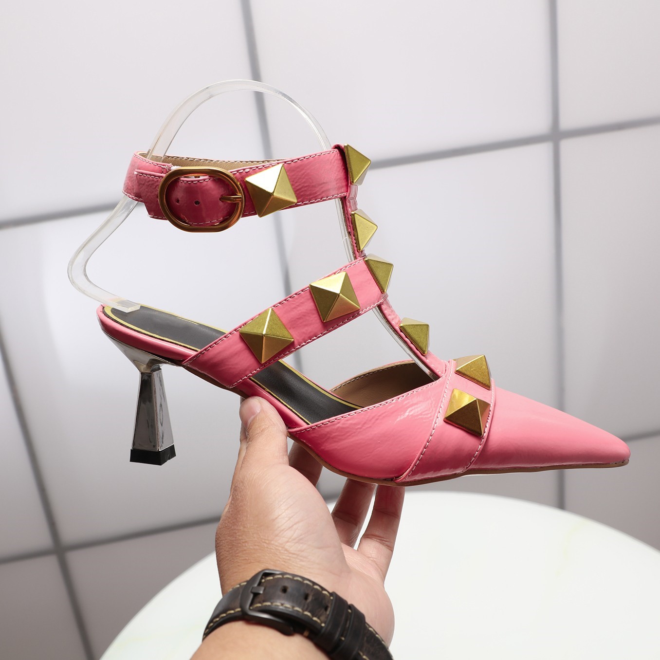 Luxury 2021 new women's fashion cow patent leather high heel sandals top quality 6.5cm high heel, Black
Luxury 2021 new women's fashion cow patent leather high heel sandals top quality 6.5cm high heel, Black