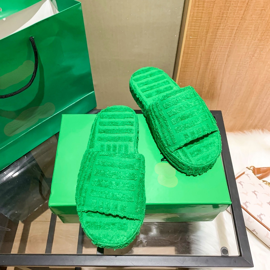 Latest Fashion Slippers for Women Green Towel Slipper Anti Slip Casual Soft Shoes Size 34-41, Black
Latest Fashion Slippers for Women Green Towel Slipper Anti Slip Casual Soft Shoes Size 34-41, Black