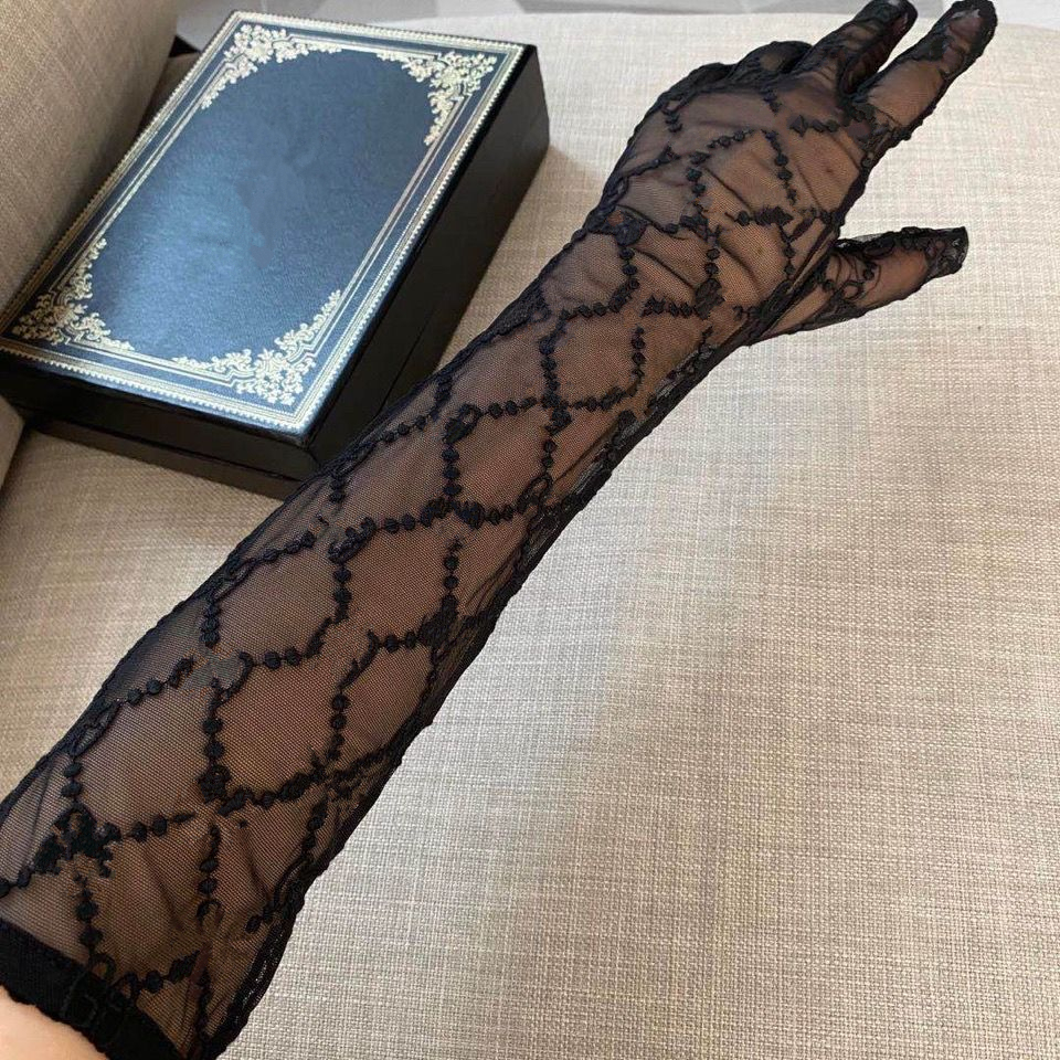 2021 Knitted Gloves classic designer Autumn Solid Color European And American letter couple Mittens Winter Fashion Five Finger Glove 2 Size 30cm
2021 Knitted Gloves classic designer Autumn Solid Color European And American letter couple Mittens Winter Fashion Five Finger Glove 2 Size 30cm