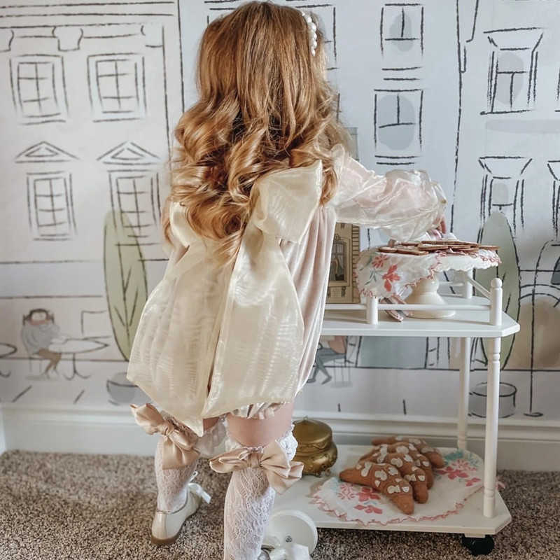 Baby Girl Smocked Romper Infant Smock Handmade Jumpsuit Toddler Girls Vintage Velvet Rompers Children Spanish Boutique Clothes 210615