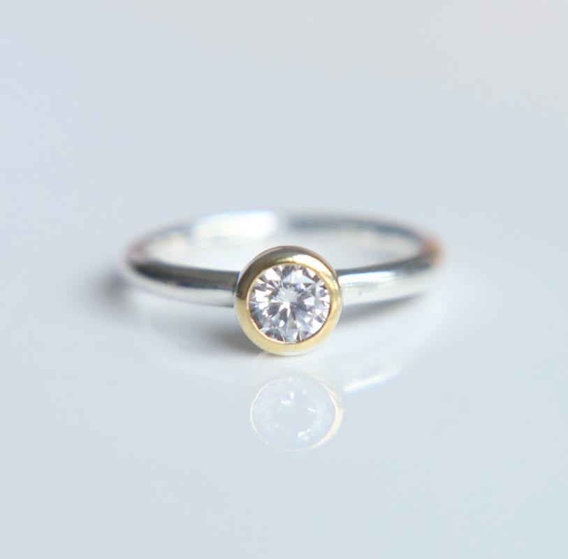 Cluster Rings Singlel Stone Simple Zirconia European Style 100% 925 Sterling Silver Gold Color Women Ring
Cluster Rings Singlel Stone Simple Zirconia European Style 100% 925 Sterling Silver Gold Color Women Ring