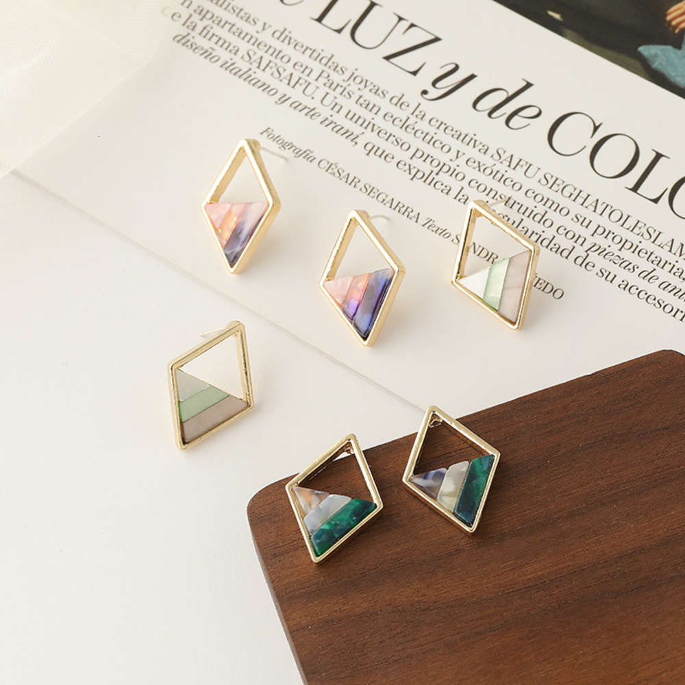 925 silver needle temperament simple diamond color contrast for women fashion versatile geometric earrings b189, Golden
925 silver needle temperament simple diamond color contrast for women fashion versatile geometric earrings b189, Golden