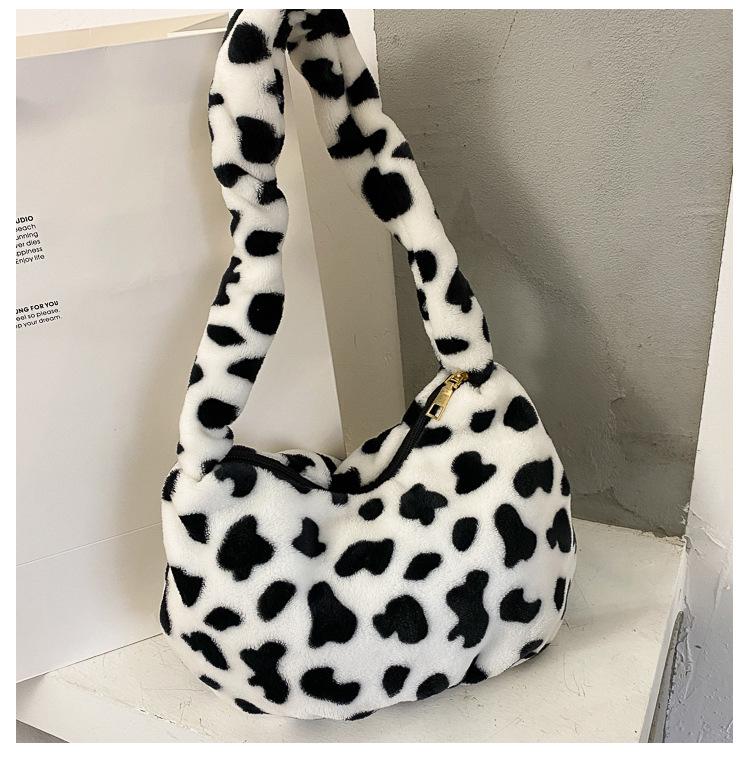 2021 Winter Cartoon Milk Cow Shoulder Bags Womens Warm Plush Crossbody Bag Girls Fluffy Message Armpit Bags sac femme, As picture
2021 Winter Cartoon Milk Cow Shoulder Bags Womens Warm Plush Crossbody Bag Girls Fluffy Message Armpit Bags sac femme, As picture