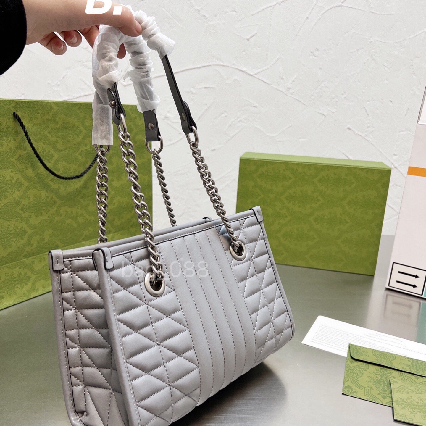 2021 mar Fashion classic logo design Ladies Tote Bag leather high quality chain single shoulder bags casual daily solid color travel handbag, Customize
2021 mar Fashion classic logo design Ladies Tote Bag leather high quality chain single shoulder bags casual daily solid color travel handbag, Customize