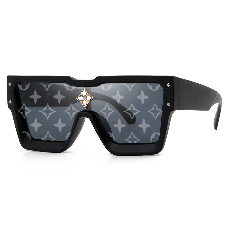 2021 new fashion men's and women's large frame square diamond inlaid Sunglass Millionaire Sunglass, White;black
2021 new fashion men's and women's large frame square diamond inlaid Sunglass Millionaire Sunglass, White;black