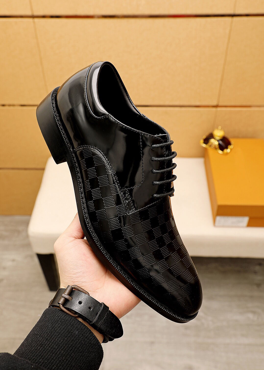 Designer Men Business Office Oxfords Lace Up Genuine Leather Handmade Flats Male Brand Breathable Party Wedding Dress Shoes Size 38-45, Black
Designer Men Business Office Oxfords Lace Up Genuine Leather Handmade Flats Male Brand Breathable Party Wedding Dress Shoes Size 38-45, Black