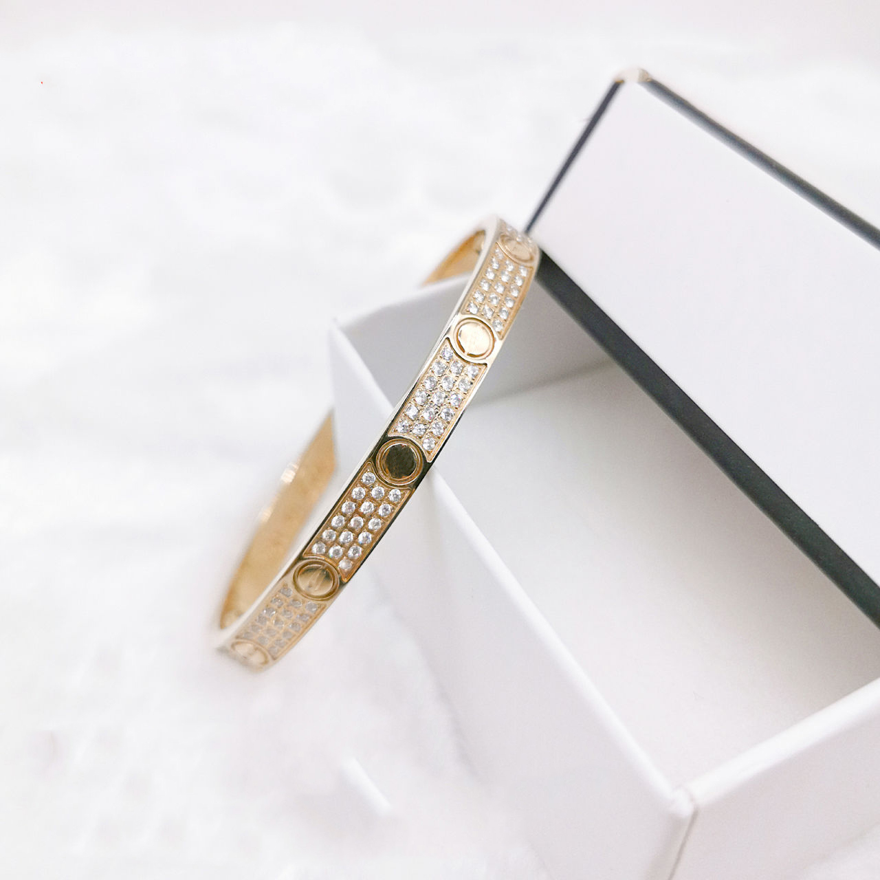 Jewelry Ladies carti Bracelet Love rings Pendant Necklaces Screw Earrings Van stud Party Wedding Couple Gift Fashion Luxury Cleef designer A, Slivery;golden
Jewelry Ladies carti Bracelet Love rings Pendant Necklaces Screw Earrings Van stud Party Wedding Couple Gift Fashion Luxury Cleef designer A, Slivery;golden