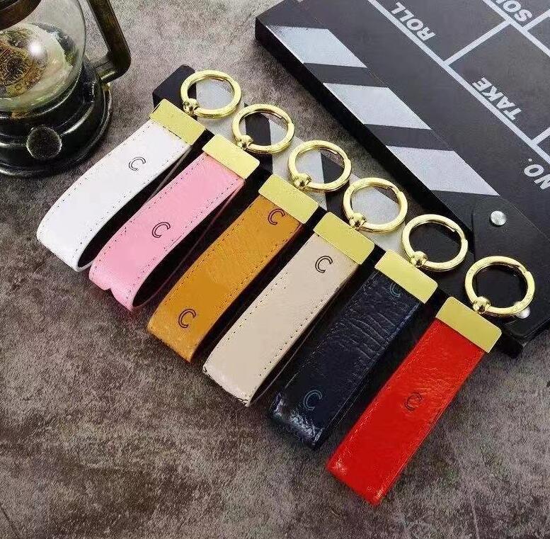 Classic Handmade Key chain Buckle Letter M Pattern Cartoon Car Keychain Leather Designers Keychains Men Women Fashion Key Ring No Box
Classic Handmade Key chain Buckle Letter M Pattern Cartoon Car Keychain Leather Designers Keychains Men Women Fashion Key Ring No Box