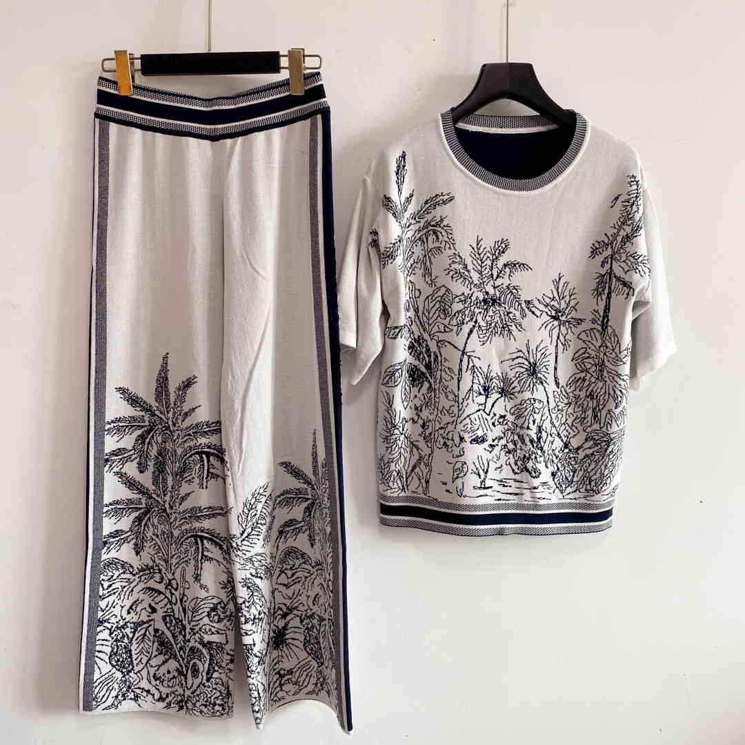 Women's Two Piece Pants WomenS Summer Luxuxy Woman Tracksuits Short Sleeve 2 s Set Outfits Letter Print solid color sports suit Fashion 9J37, 1# shoe box
Women's Two Piece Pants WomenS Summer Luxuxy Woman Tracksuits Short Sleeve 2 s Set Outfits Letter Print solid color sports suit Fashion 9J37, 1# shoe box