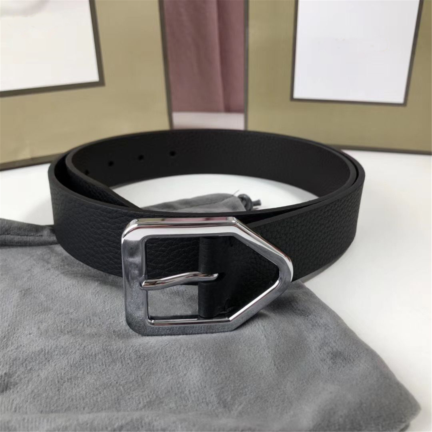 Luxury Tom Belt High Quality Designer 3A+ Men Women Genuine Leather Tom Belts Fashion Wholesale Clothing Accessories Business Waistband Big Buckle Original Box A033, Gold
Luxury Tom Belt High Quality Designer 3A+ Men Women Genuine Leather Tom Belts Fashion Wholesale Clothing Accessories Business Waistband Big Buckle Original Box A033, Gold