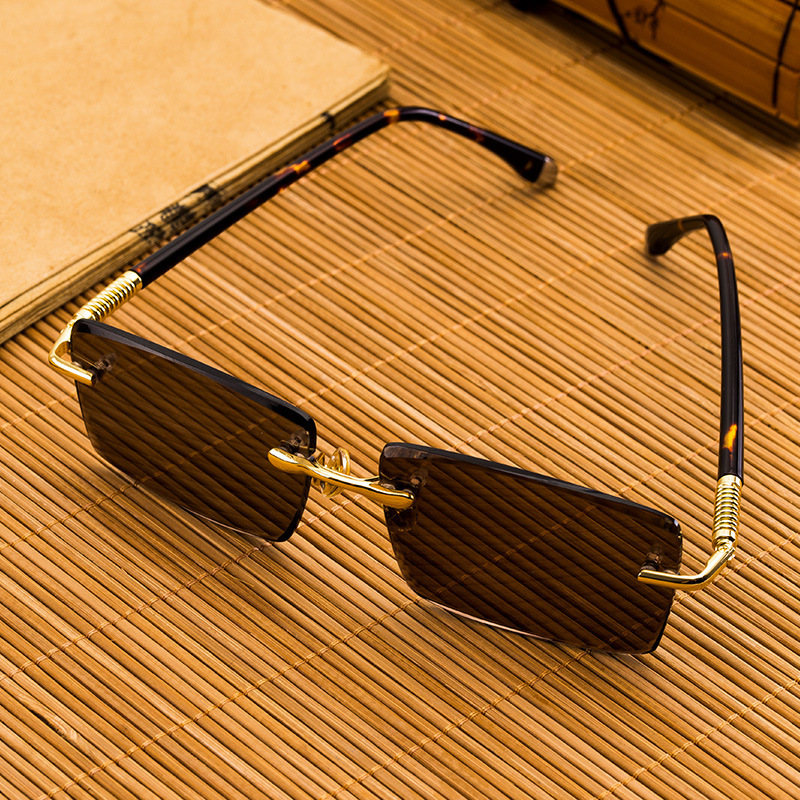 2021 New Rimless Sunglasses Men Women Glass Sun Glasses for Male Frameless Anti Reflect Vintage Steampunk Retro Sunglass 9d9j
2021 New Rimless Sunglasses Men Women Glass Sun Glasses for Male Frameless Anti Reflect Vintage Steampunk Retro Sunglass 9d9j
