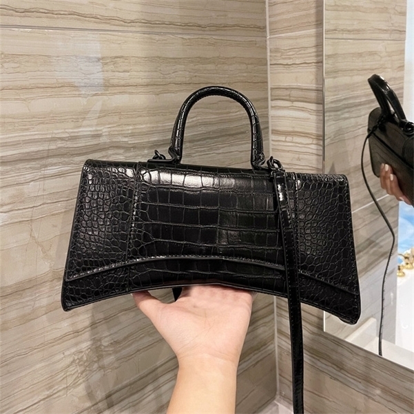 Luxurys designers top Quality Ladies 2021 hourglass shoulder bag handbag Women fashion mother handbags portable bags cossbody totes Girl wan XYAU 0D3J, No bags
Luxurys designers top Quality Ladies 2021 hourglass shoulder bag handbag Women fashion mother handbags portable bags cossbody totes Girl wan XYAU 0D3J, No bags