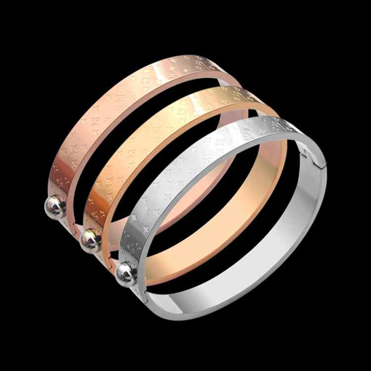 2021 Classic Design Gold Silver Rose Colors Women Bangles Four-leaf flower oval bracelets Titanium Steel Fashion Jewelry Wholesale, Black
2021 Classic Design Gold Silver Rose Colors Women Bangles Four-leaf flower oval bracelets Titanium Steel Fashion Jewelry Wholesale, Black