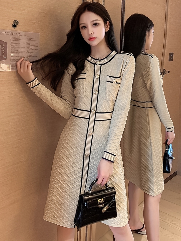 Autumn Winter New O-neck and Long Sleeve Knitted Dress Women Slim Waist Button Fashion Bright Shinny Outfit 201008