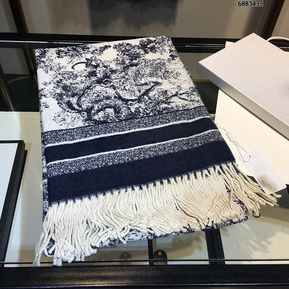 Design woman cashmere scarf Men and Women winter scarves ladies Shawls Big Letter pattern wool Landscape animal Print Pashminas 70cm X 180cm
Design woman cashmere scarf Men and Women winter scarves ladies Shawls Big Letter pattern wool Landscape animal Print Pashminas 70cm X 180cm