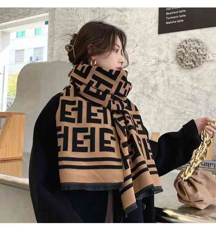 Autumn winter F letter thickened imitation cashmere Korean version East Gate versatile long women's shawl and scarf
Autumn winter F letter thickened imitation cashmere Korean version East Gate versatile long women's shawl and scarf