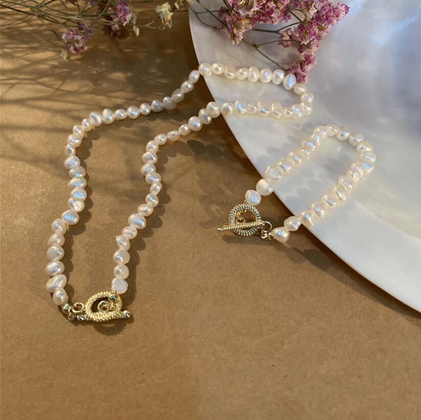 French retro special-shaped pearl necklace baroque clavicle chain bracelet OT buckle set female high quality fast delivery
French retro special-shaped pearl necklace baroque clavicle chain bracelet OT buckle set female high quality fast delivery