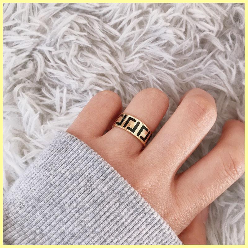 Luxurys Designers Ring Jewelry Designer Mens Rings Engagements For Women Love Ring Letter F Brand Gold Ring Necklaces Wholesale 21081004R, Silver
Luxurys Designers Ring Jewelry Designer Mens Rings Engagements For Women Love Ring Letter F Brand Gold Ring Necklaces Wholesale 21081004R, Silver