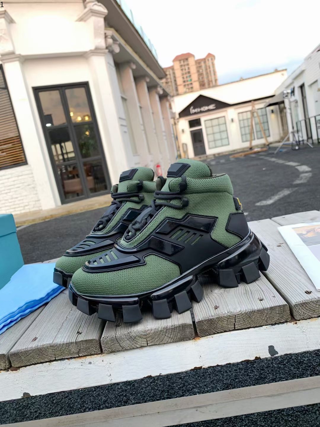 2021 Fashion mens designer Cloudbust Thunderbasketball platform triple Sneaker vintage Casual men sock Outdoor Trainers mkj003
2021 Fashion mens designer Cloudbust Thunderbasketball platform triple Sneaker vintage Casual men sock Outdoor Trainers mkj003