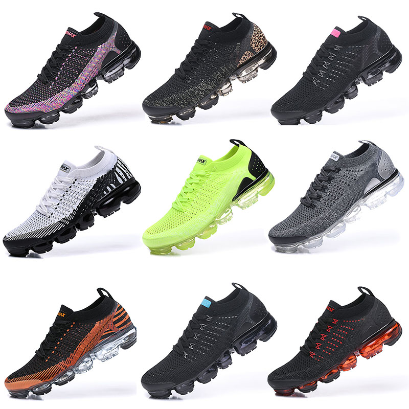 hot 2018 2019 Chaussures Moc 2 Laceless 2.0 Running Shoes Triple Black Mens Women Sneakers cushion Trainers Zapatos
hot 2018 2019 Chaussures Moc 2 Laceless 2.0 Running Shoes Triple Black Mens Women Sneakers cushion Trainers Zapatos
