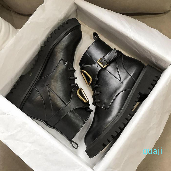 Temperament Women Ankle boot High Quality Genuine Leather V Metal Buckle Martin bootie Motorcycle boots Outdoor Thick Bottom Shoes Boot 1518
Temperament Women Ankle boot High Quality Genuine Leather V Metal Buckle Martin bootie Motorcycle boots Outdoor Thick Bottom Shoes Boot 1518